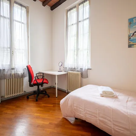 Guesthost - Shiny X3! Appartement Parma